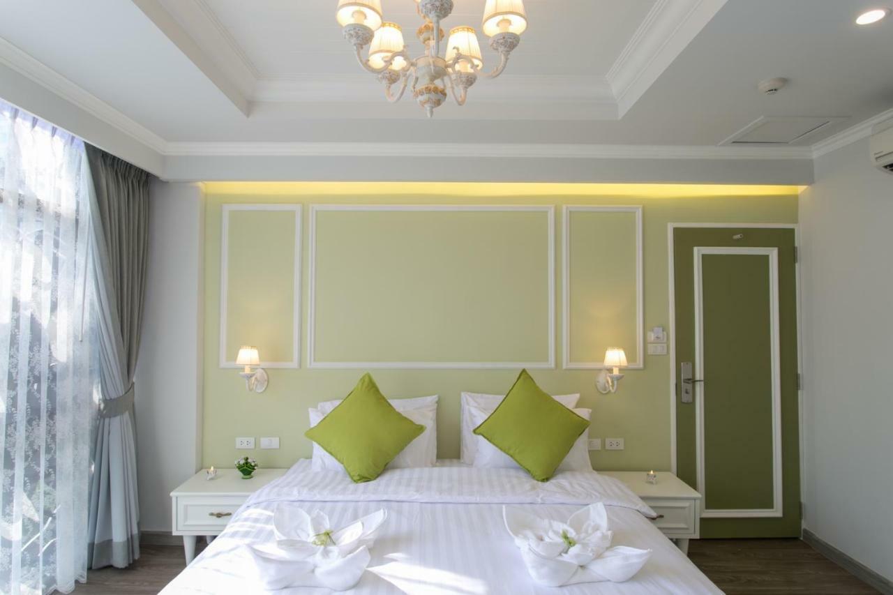 Mali @Silom Boutique Hotel Bangkok Exterior photo